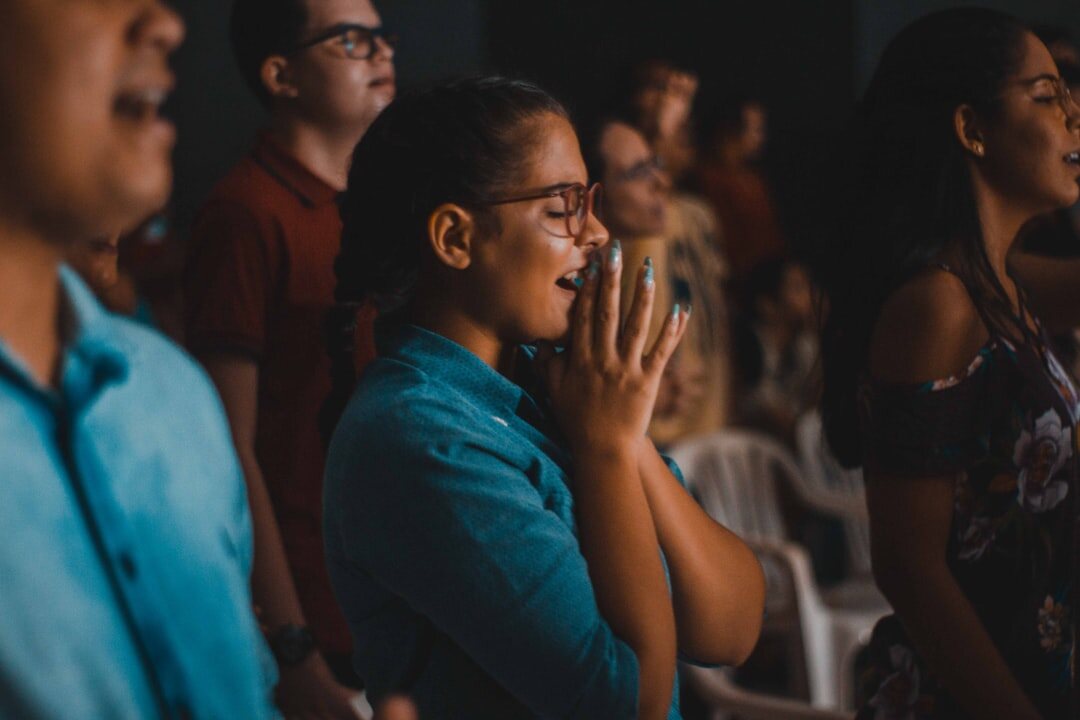 theater audience clapping